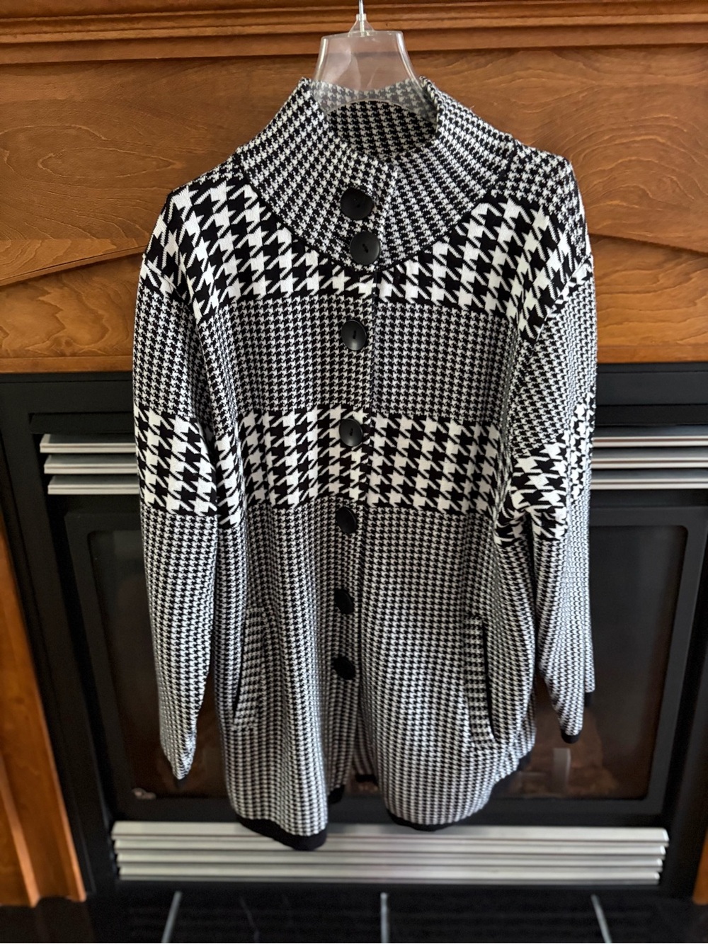 Black & White Houndstooth Button-Up Women’s Cardigan